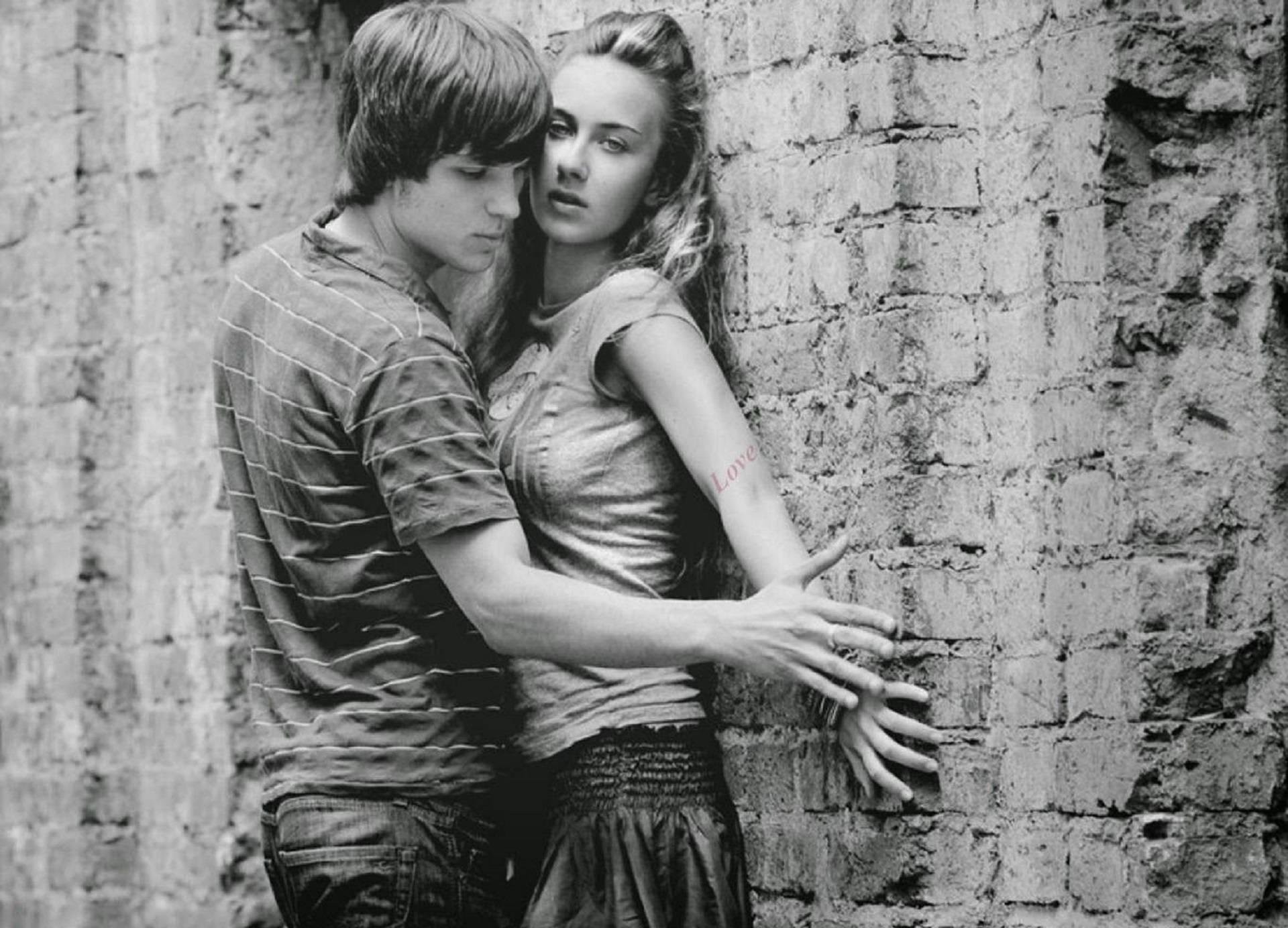 Young Couple Romantic Love — 1920x1384 wallpaper