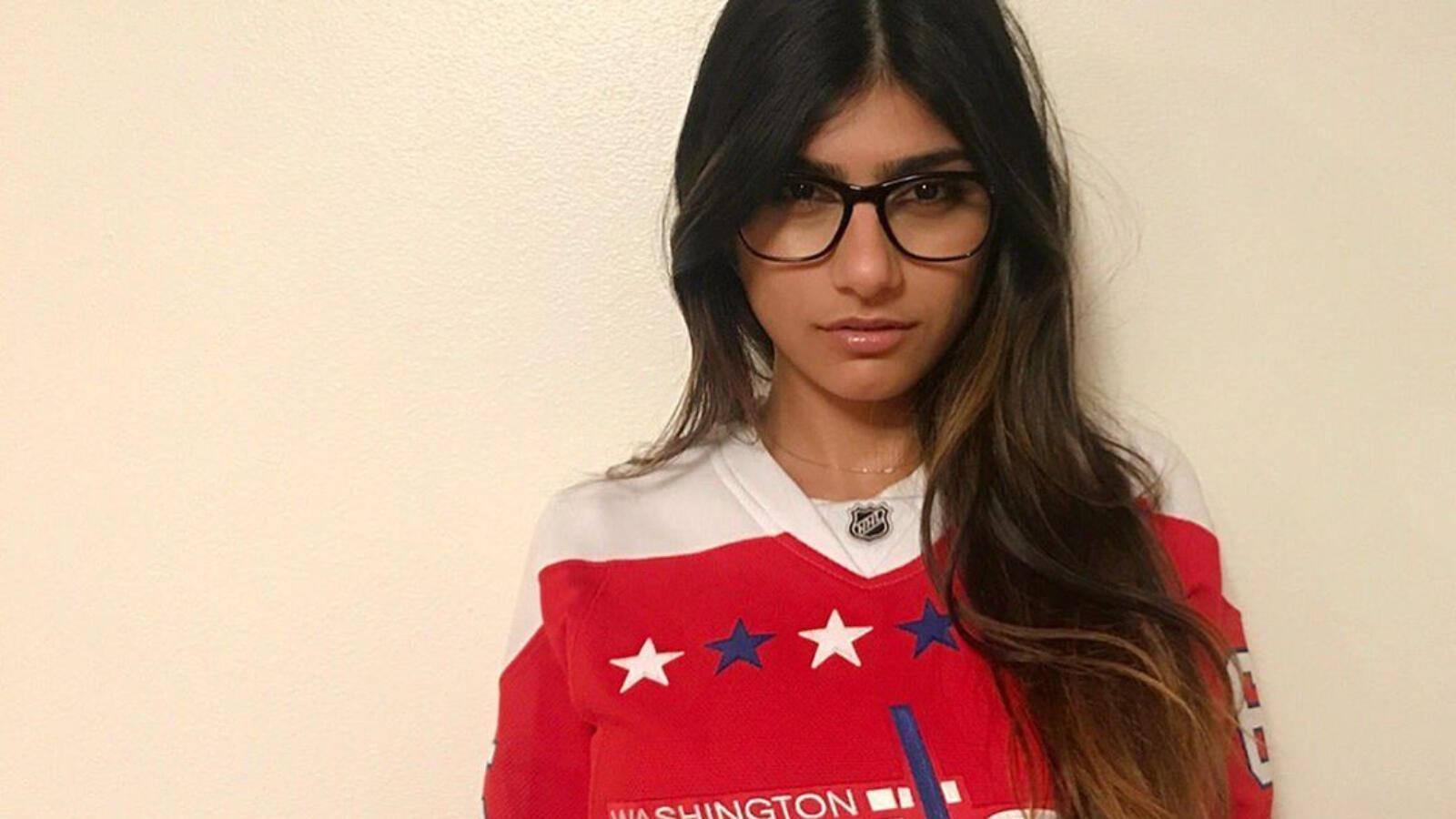 Youthful Mia Khalifa Radiating Elegance — 1600x900 wallpaper